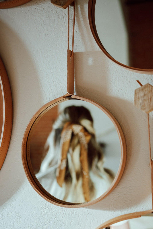 Leathers her wrapped mirror