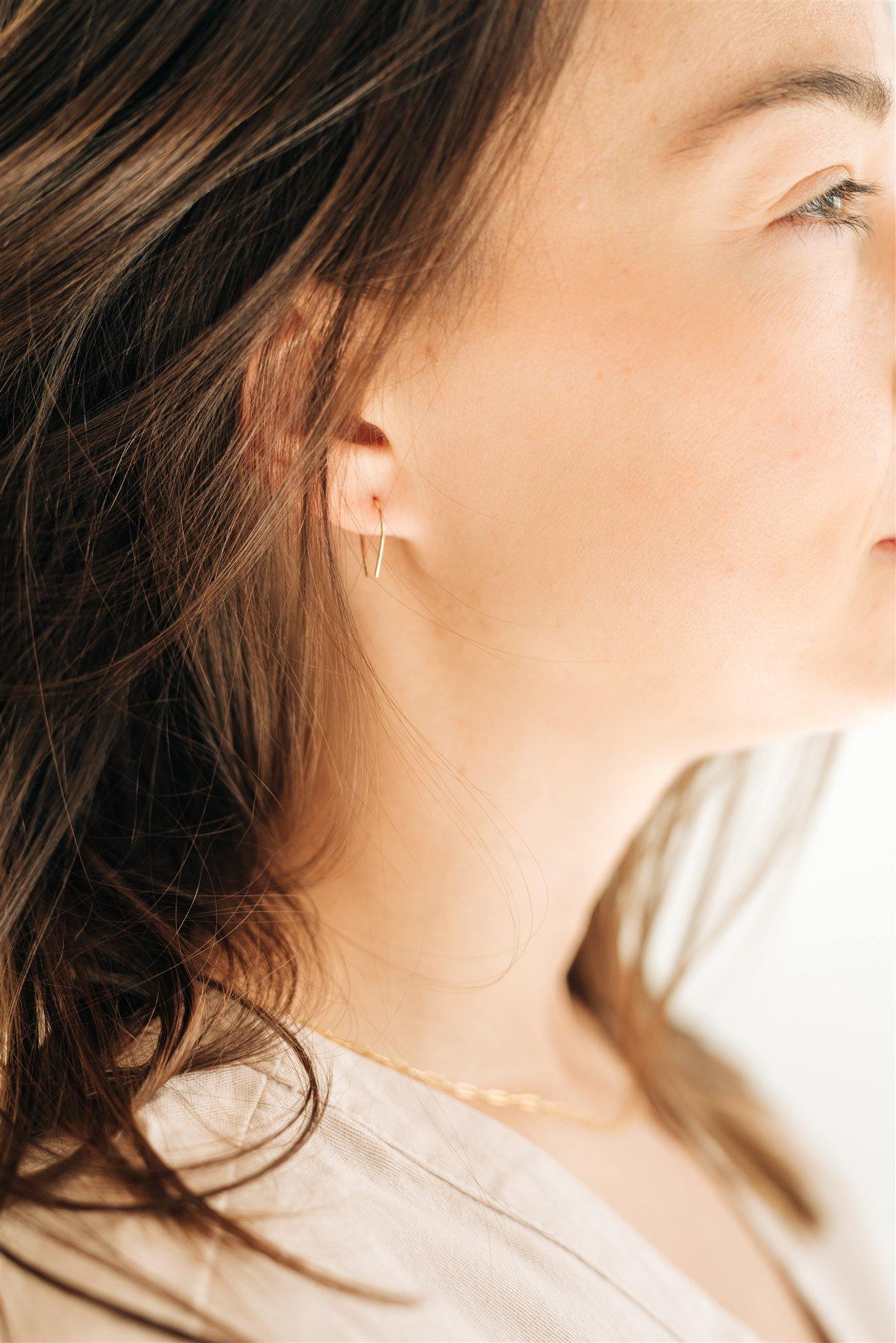 Simple earrings gold arch