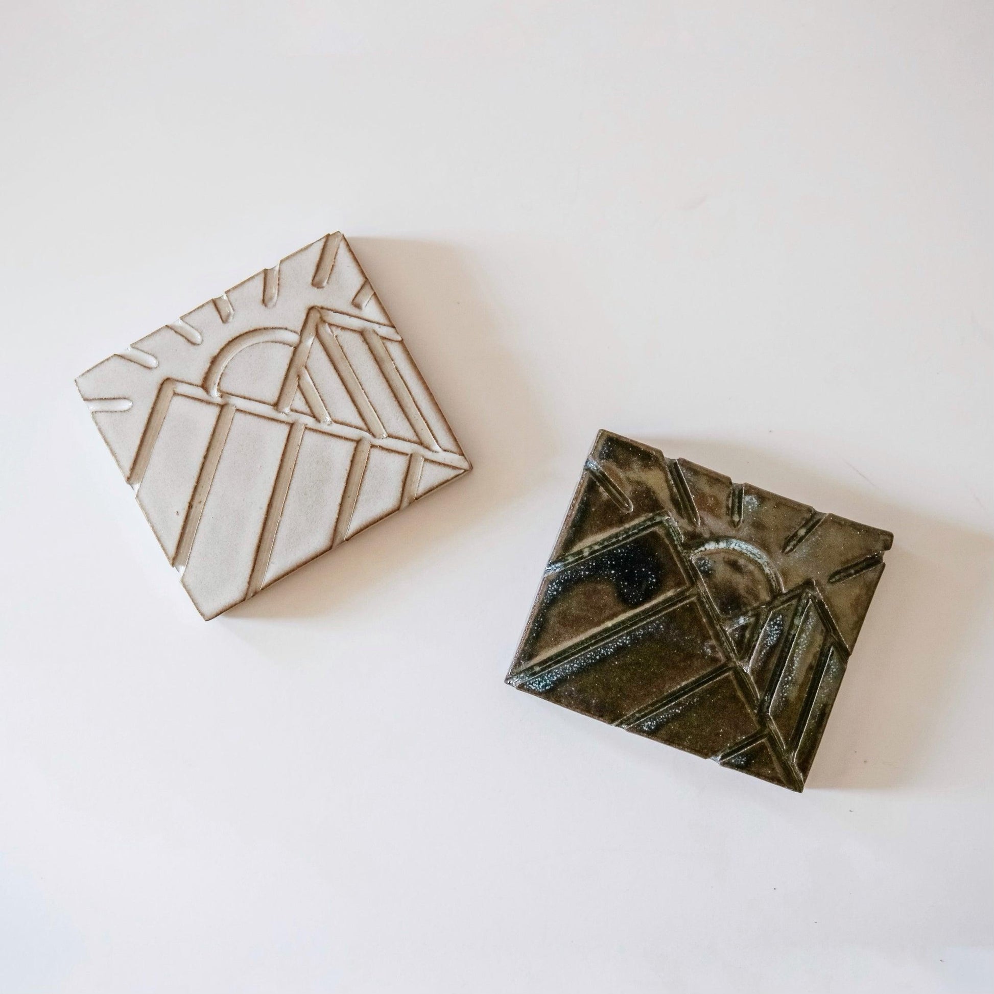 ceramic soap dish with mountain details