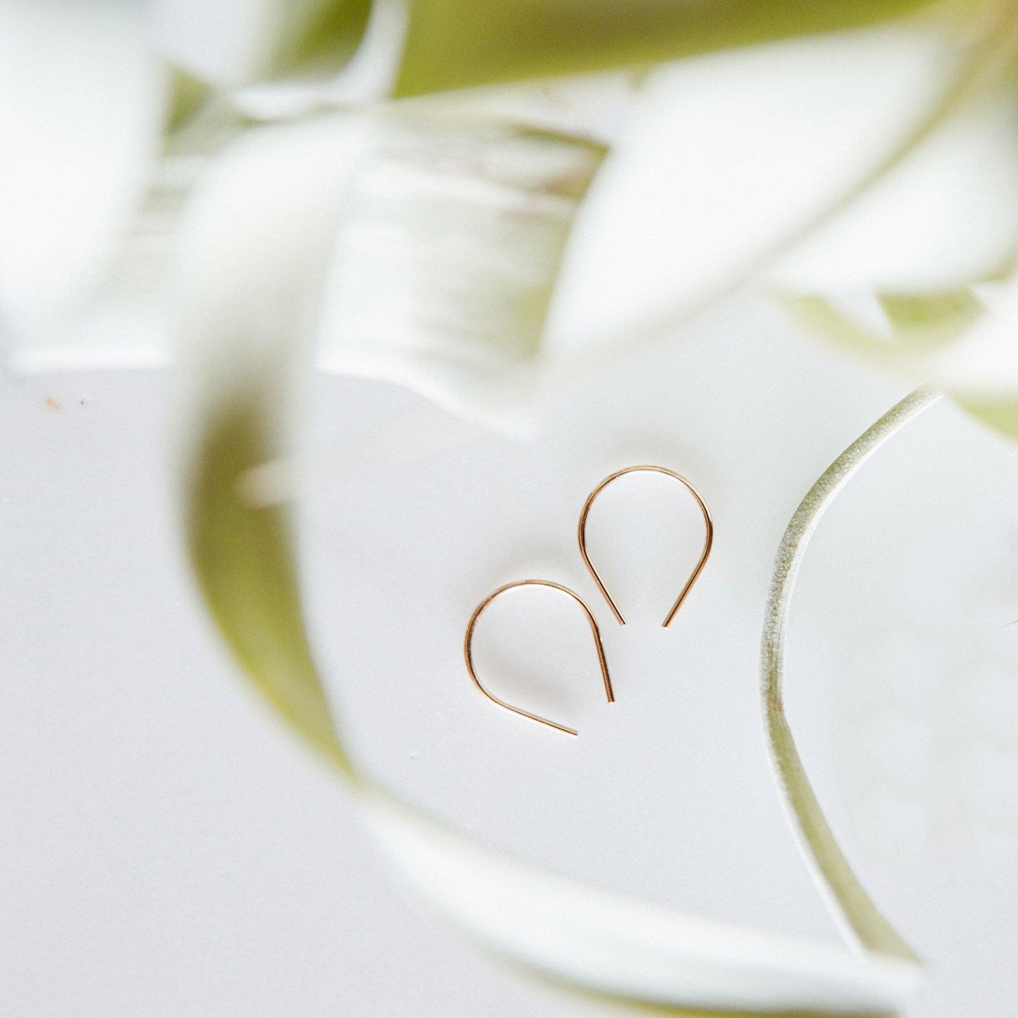 Simple earrings gold arch