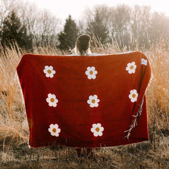 Lazy Daisy Blanket - Elevation Goods